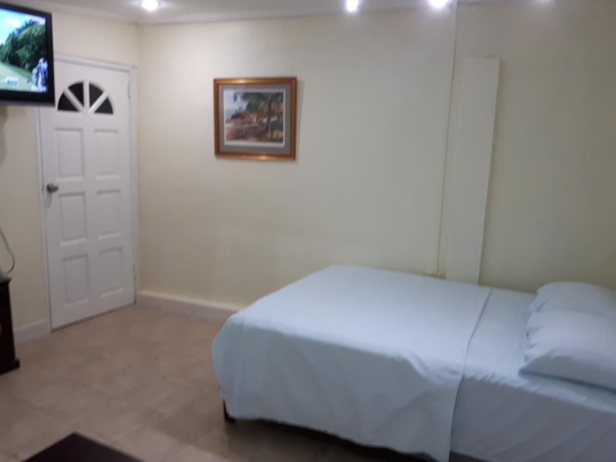 לינה וארוחת בוקר Port of Spain Woodbrook On The Avenue מראה חיצוני תמונה